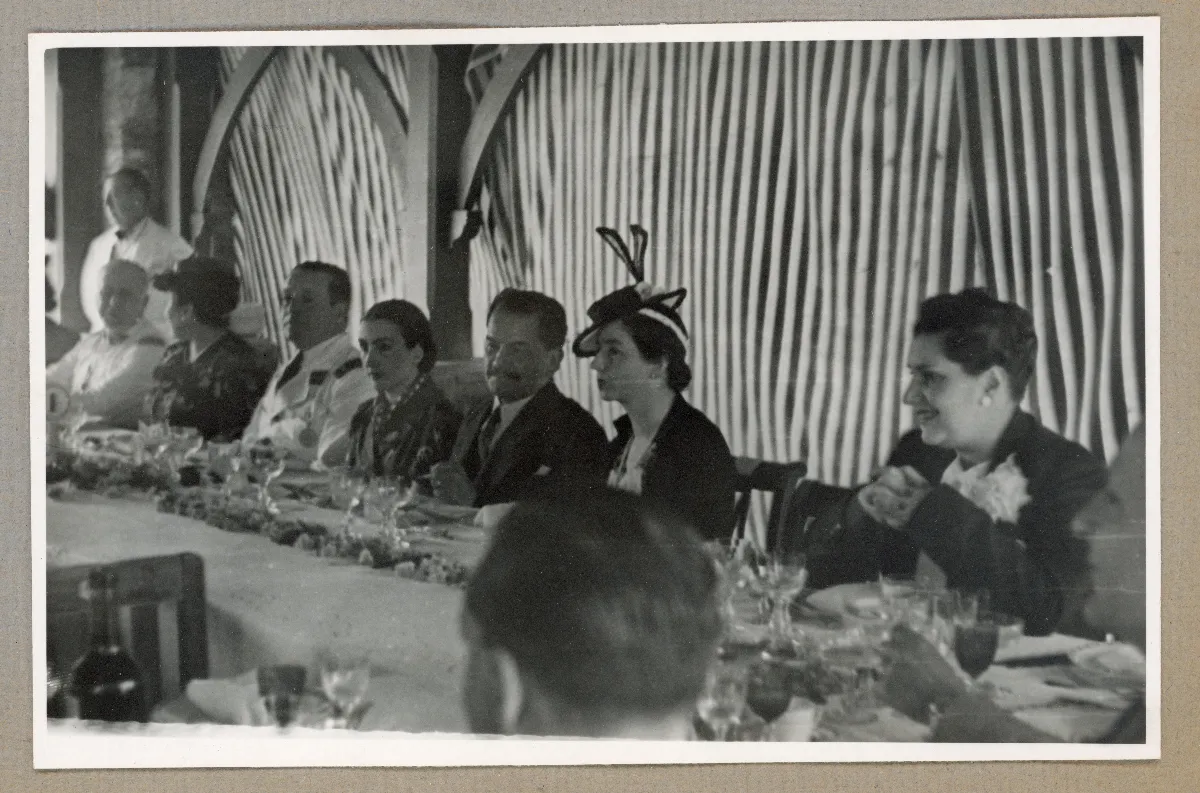 Banquete oficial durante la conmemoración del Día de la Raza — 1939 | Chile de Ayer
