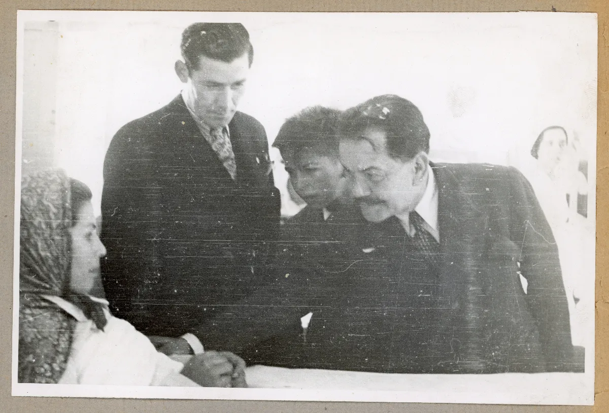 Visita del presidente Pedro Aguirre Cerda a un hospital, 1939