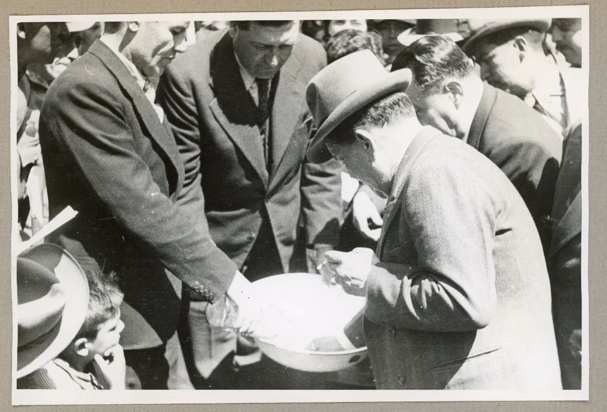 Acto oficial en Lota con autoridades civiles — Lota — aprox. 1939 | Chile de Ayer