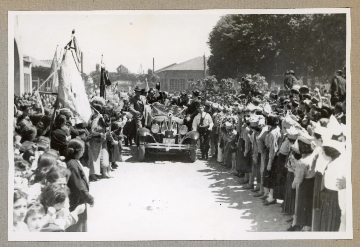Acto presidencial masivo en Lota — Lota — aprox. 1939 | Chile de Ayer
