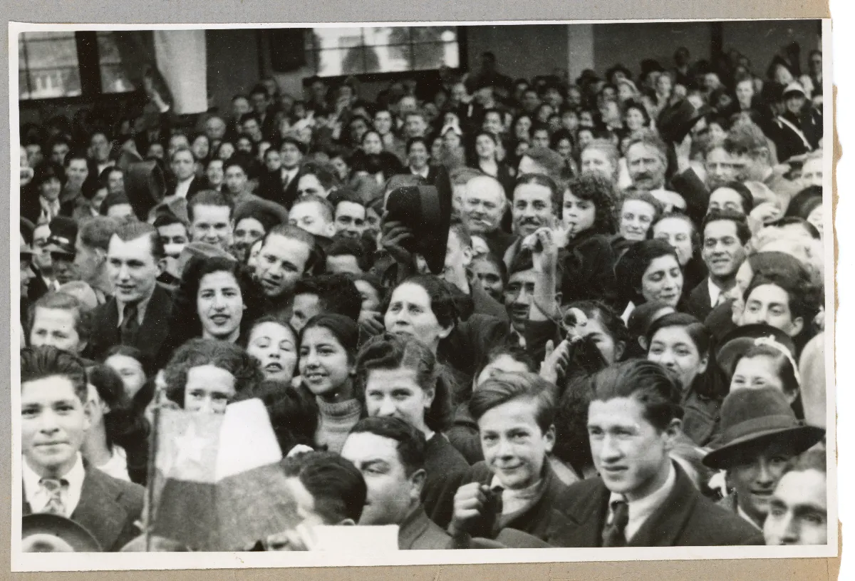 Concentración de civiles en acto público, Puerto Varas 1939 — Puerto Varas — 1939 | Chile de Ayer