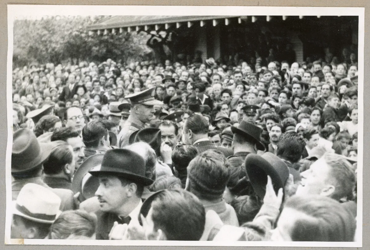 Concentración presidencial ante multitud en Puerto Varas — Puerto Varas — 1939 | Chile de Ayer