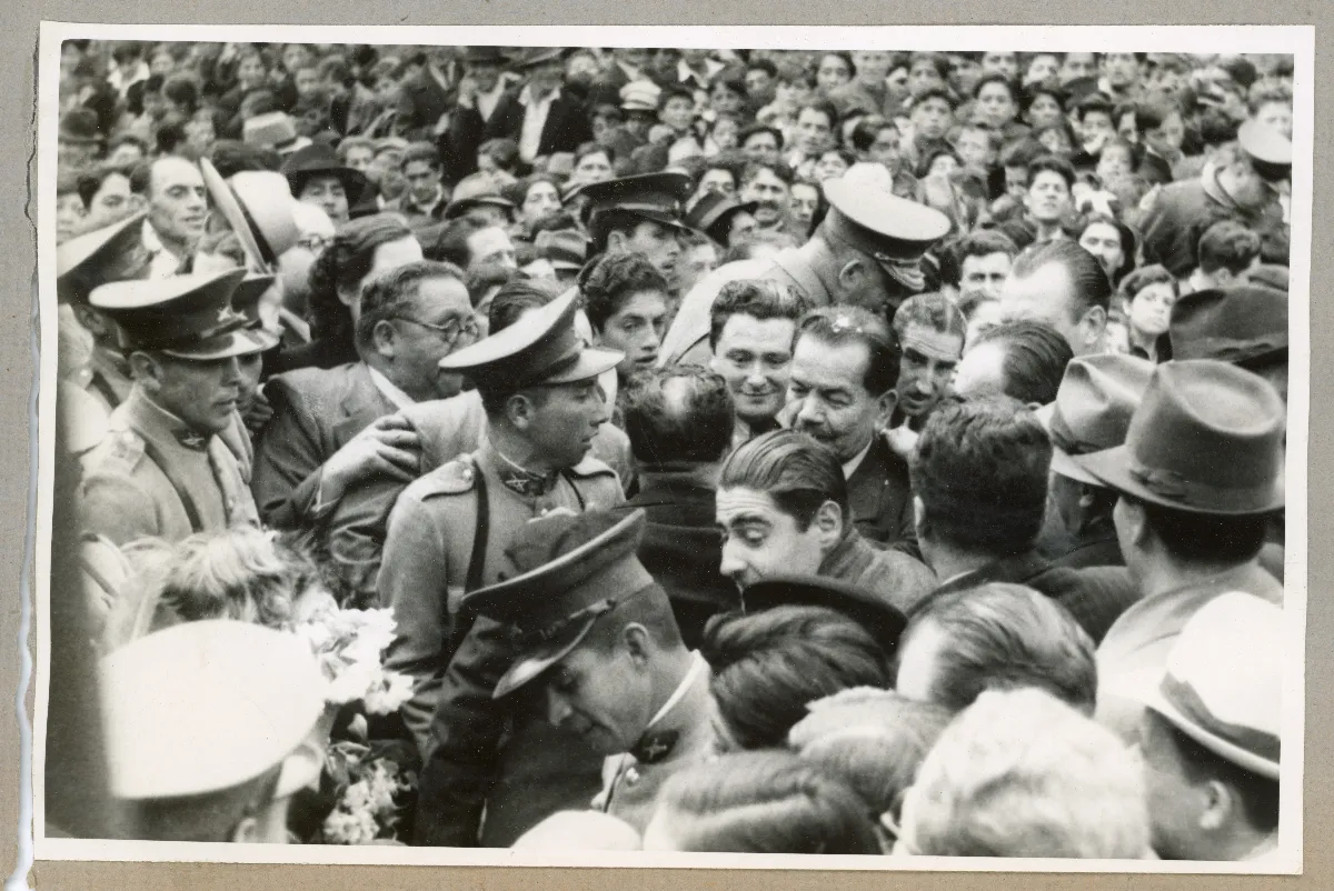 Acto presidencial ante multitud en Puerto Varas — Puerto Varas — 1939 | Chile de Ayer