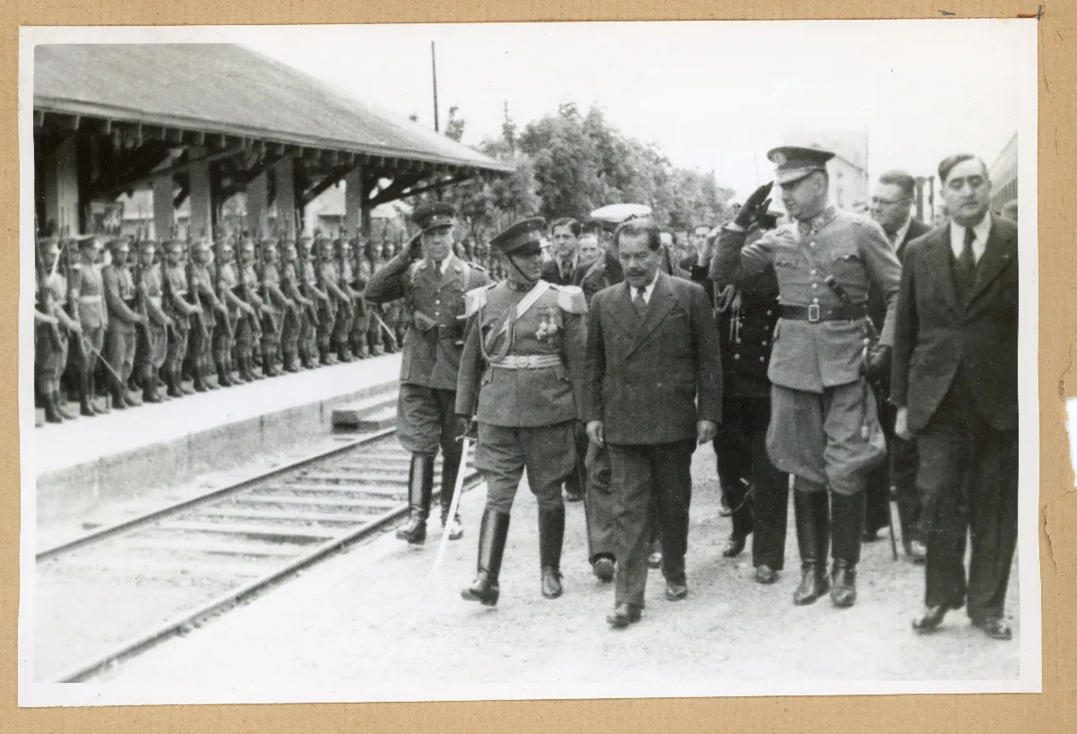 Presidente Aguirre Cerda en ceremonia oficial en estación ferroviaria de Puerto Varas — Puerto Varas — 1939 | Chile de Ayer