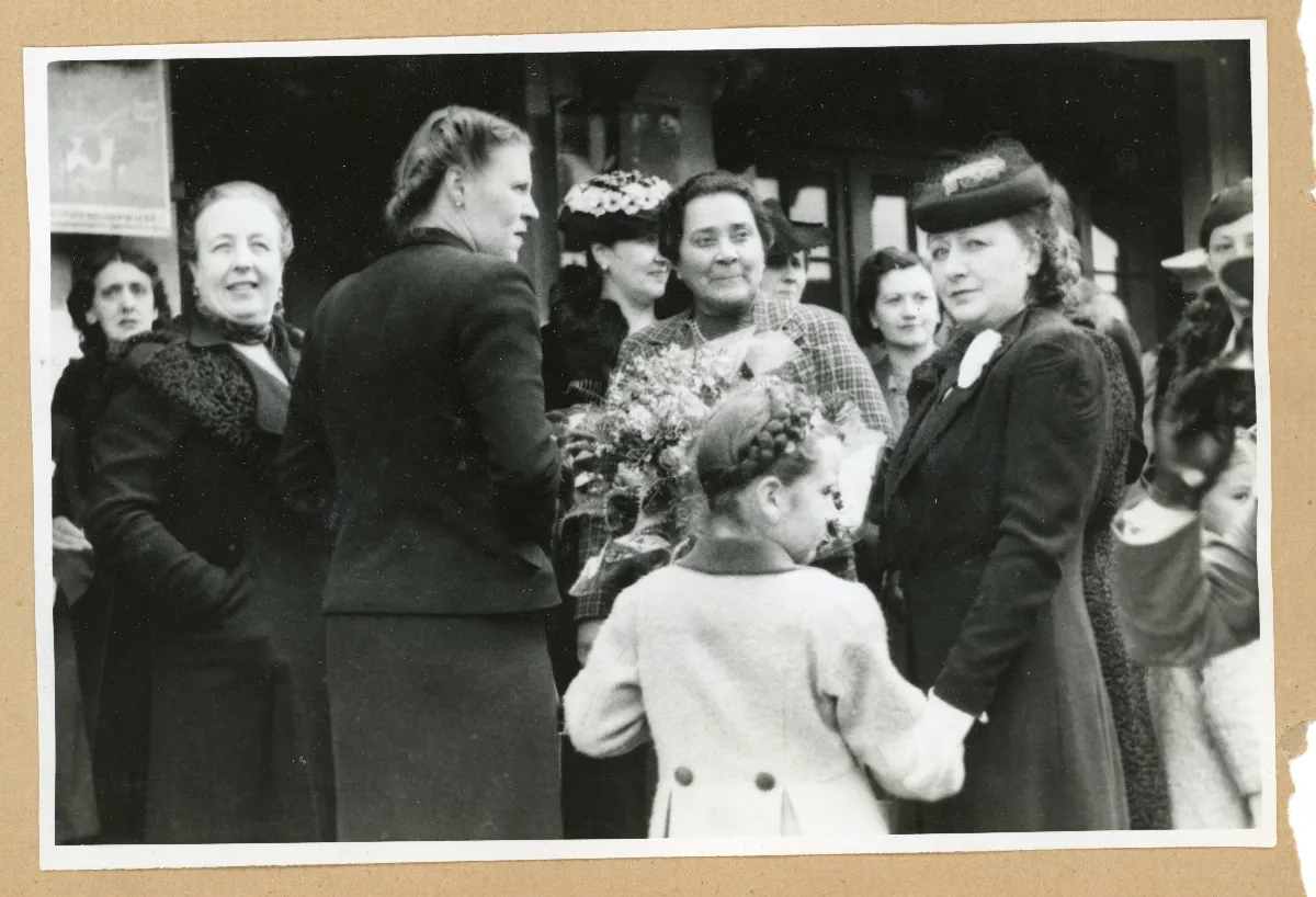 Recepción oficial con entrega de flores al presidente — Puerto Varas — 1939 | Chile de Ayer
