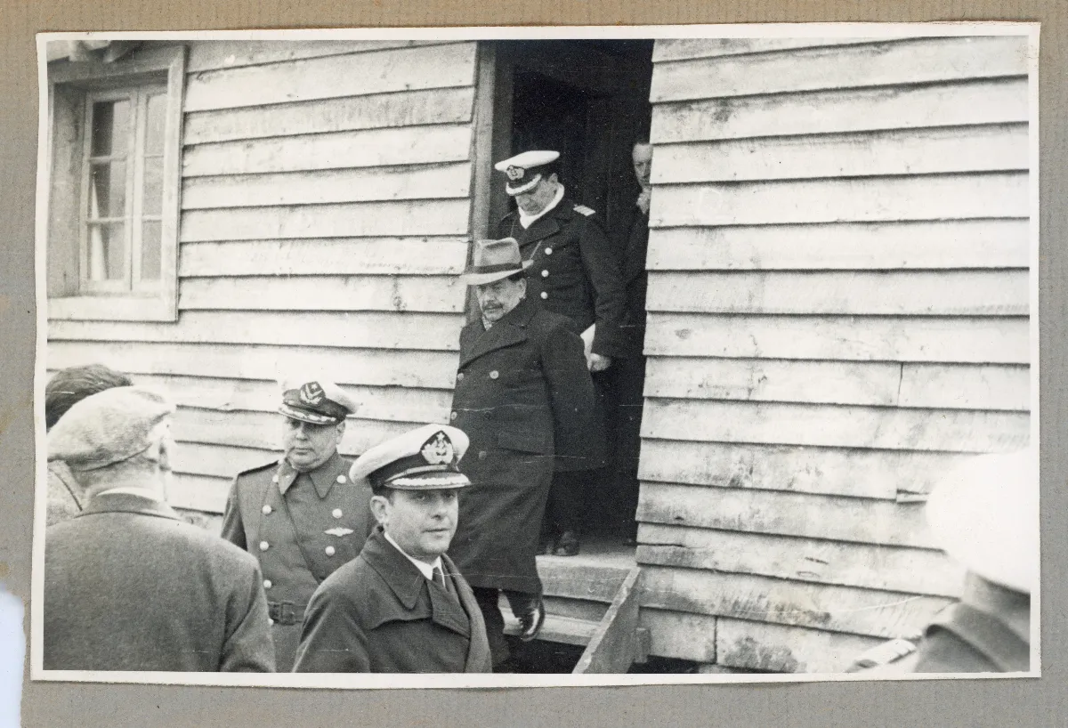 Acto oficial con autoridades militares en Aysén, 1939 — Puerto Aysén — 1939 | Chile de Ayer