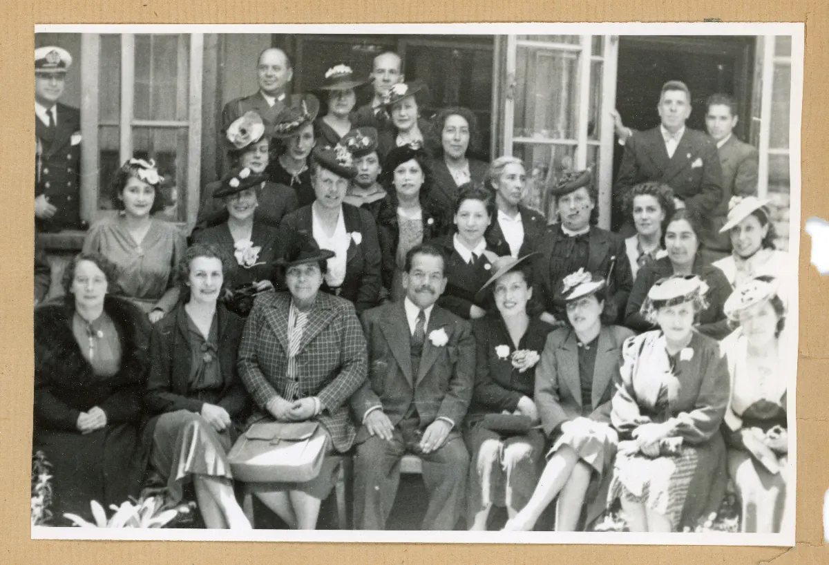 Recepción presidencial con delegación de mujeres de Lota — Lota — 1939 | Chile de Ayer