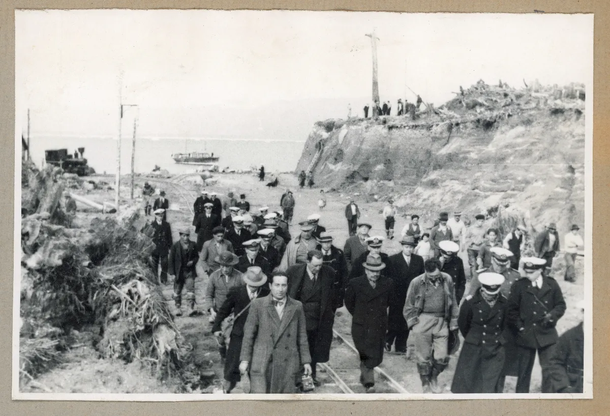 Presidente en visita oficial a puerto de Lota — Lota — aprox. 1939 | Chile de Ayer