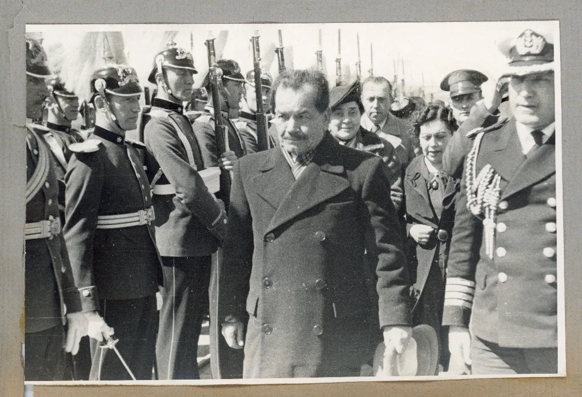 Presidente en acto oficial militar en Castro — Castro — 1939 | Chile de Ayer