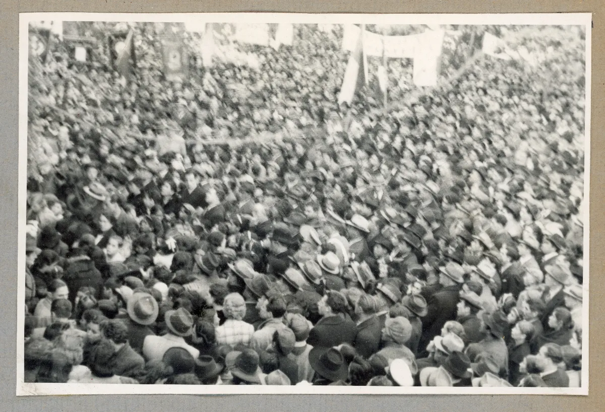 Concentración masiva en Castro durante acto presidencial de 1939 — Castro — 1939 | Chile de Ayer