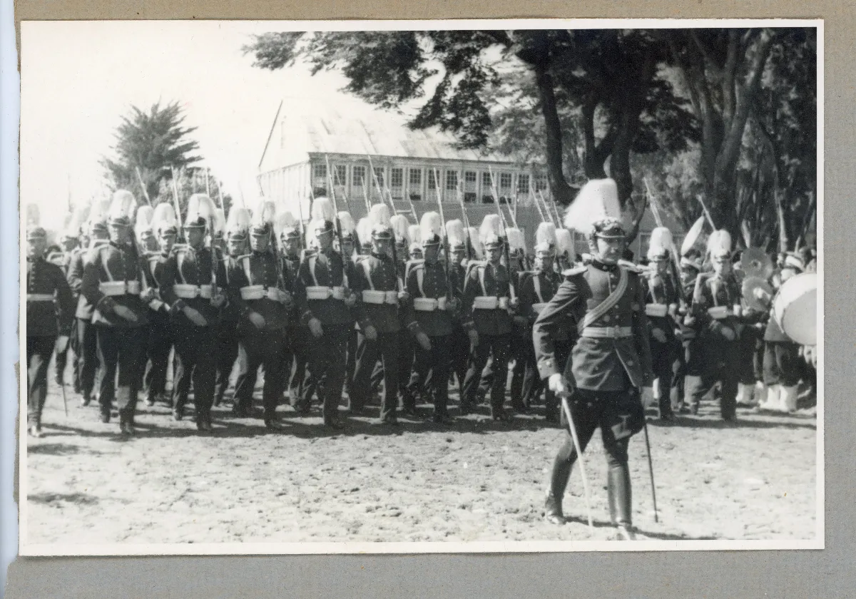 Desfile de homenaje a S.E. el presidente Pedro Aguirre Cerda — Castro — 1939 | Chile de Ayer