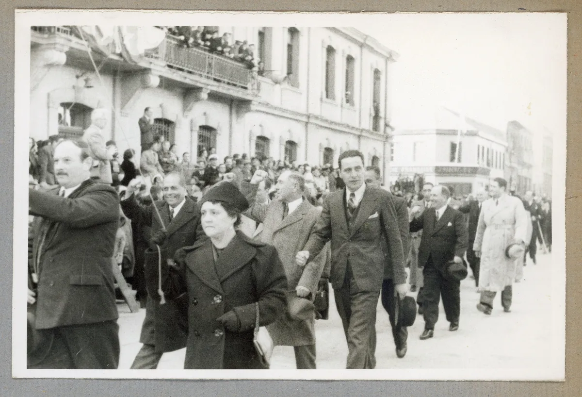 Desfile o acto cívico oficial con autoridades en Punta Arenas — Punta Arenas — 1939 | Chile de Ayer