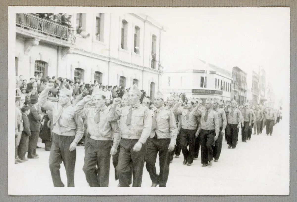Procesión cívica masiva en Punta Arenas — Punta Arenas — 1939 | Chile de Ayer