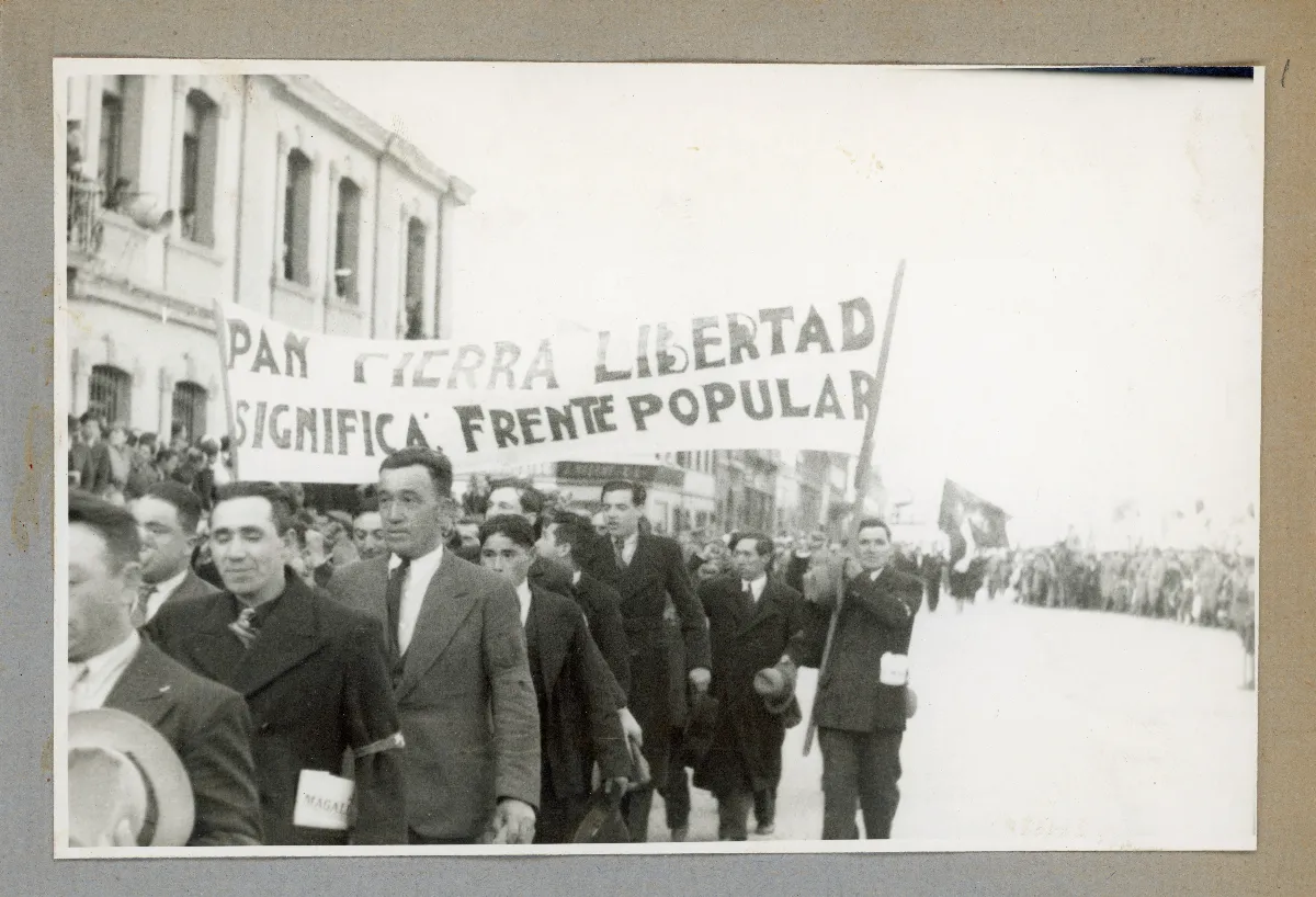 Marcha del Frente Popular en Punta Arenas — Punta Arenas — 1939 | Chile de Ayer