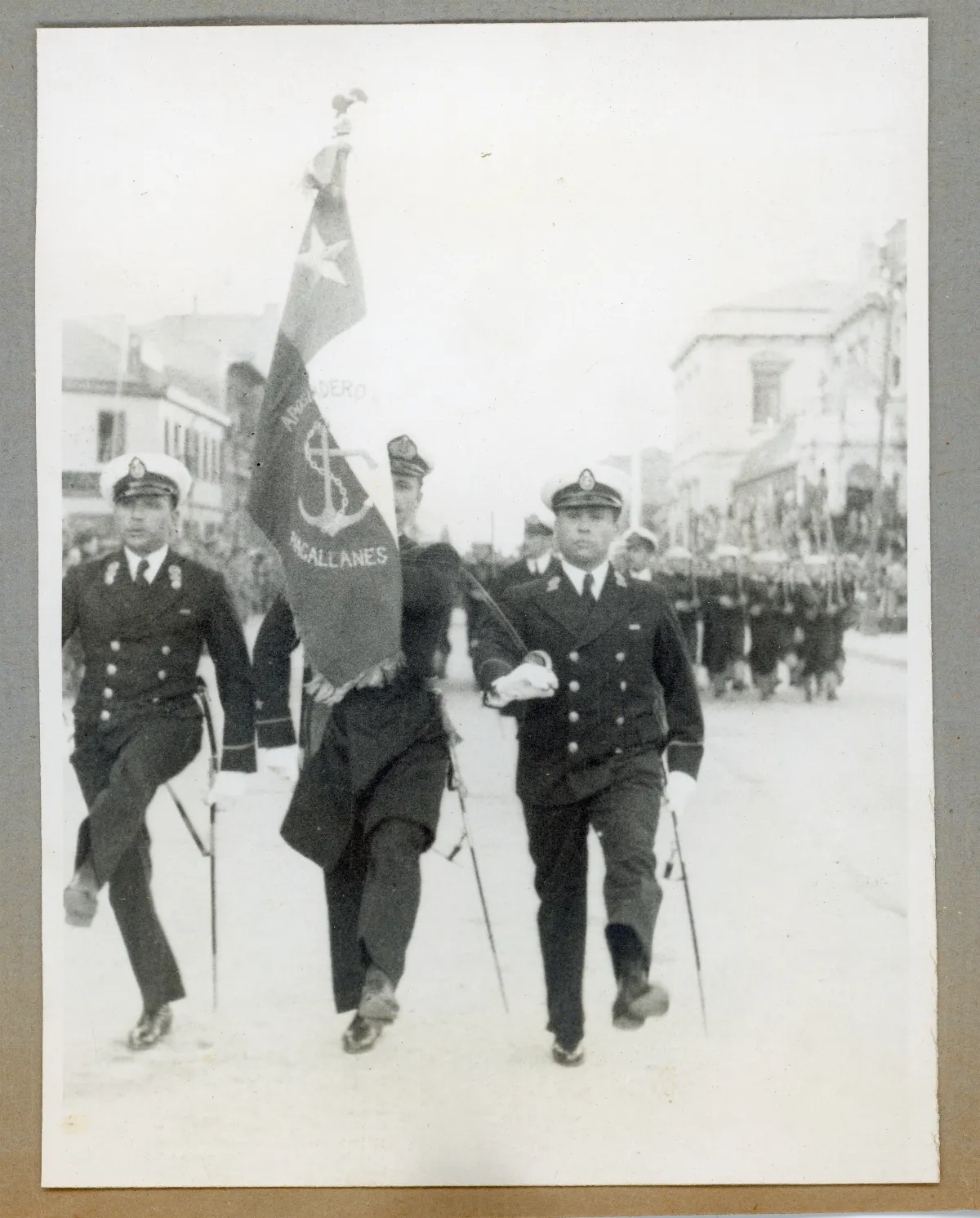 Acto cívico con desfile de autoridades militares en Punta Arenas — Punta Arenas — 1939 | Chile de Ayer