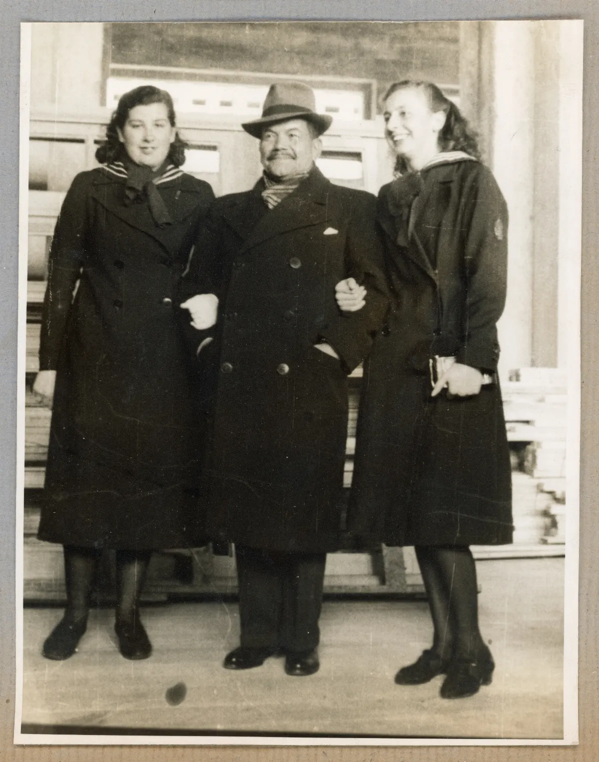 Presidente Pedro Aguirre Cerda con autoridades locales en Punta Arenas, 1939 — Punta Arenas — 1939 | Chile de Ayer