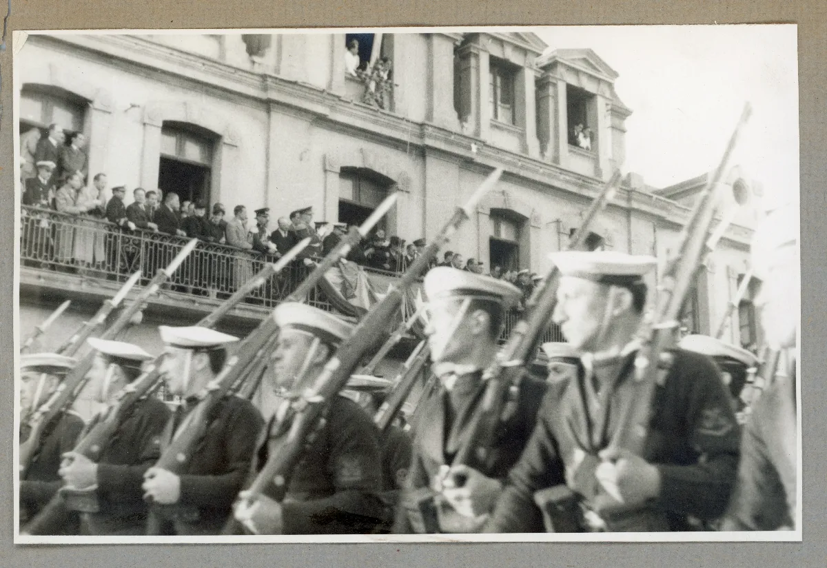 Acto oficial con delegación militar en Punta Arenas — Punta Arenas — 1939 | Chile de Ayer