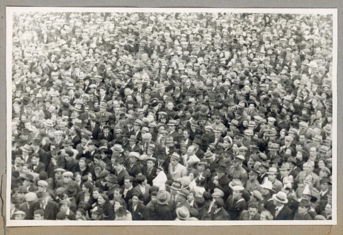 Concentración pública en Punta Arenas durante visita presidencial — Punta Arenas — 1939 | Chile de Ayer