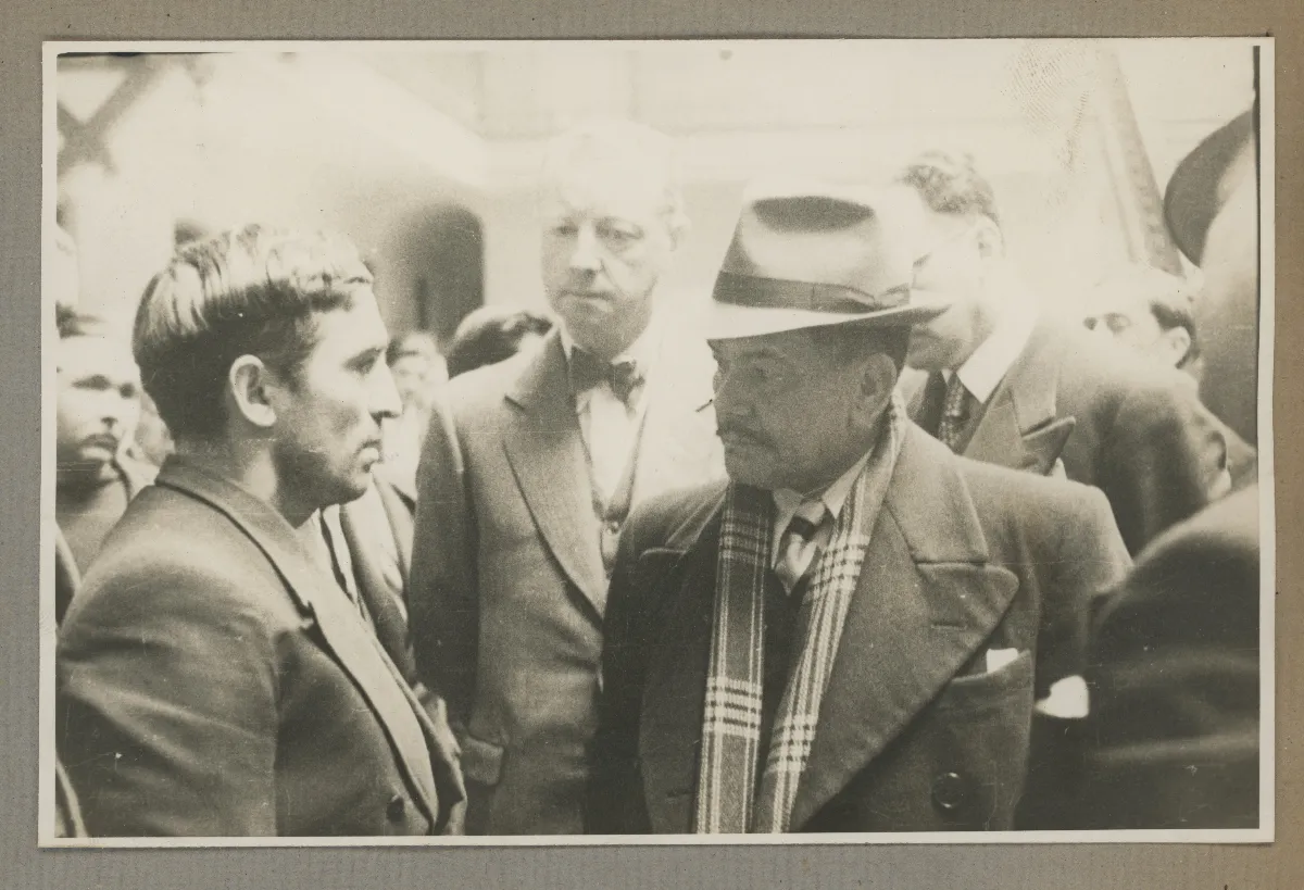 Presidente en reunión con autoridades regionales y delegados locales — aprox. 1939 | Chile de Ayer