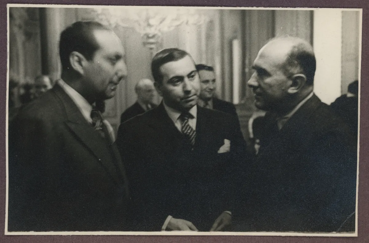 Encuentro de autoridades en salón de protocolo — Viña del Mar — 1940 | Chile de Ayer