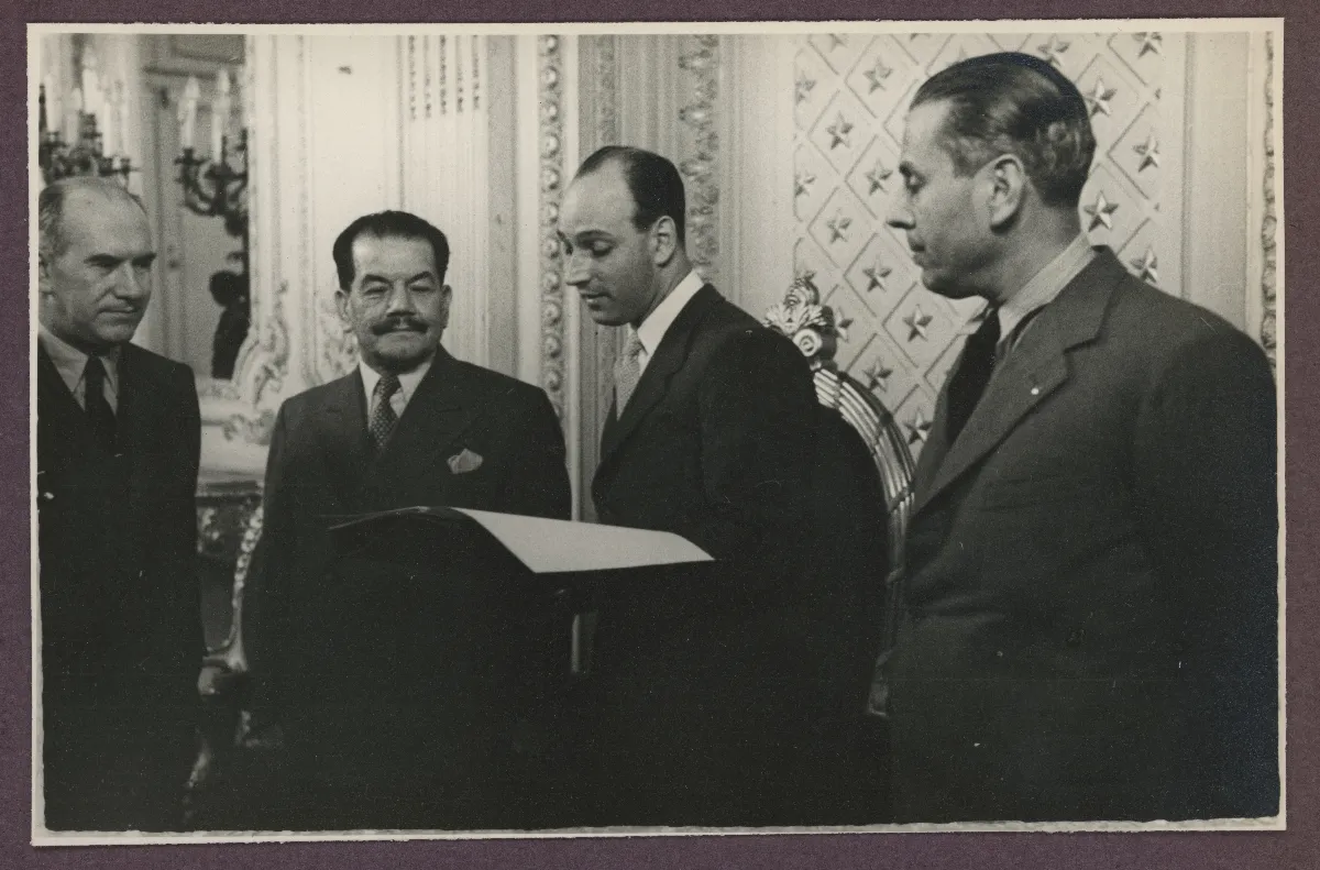 Presidente Pedro Aguirre Cerda en acto de recepción oficial con autoridades — Viña del Mar — 1940 | Chile de Ayer
