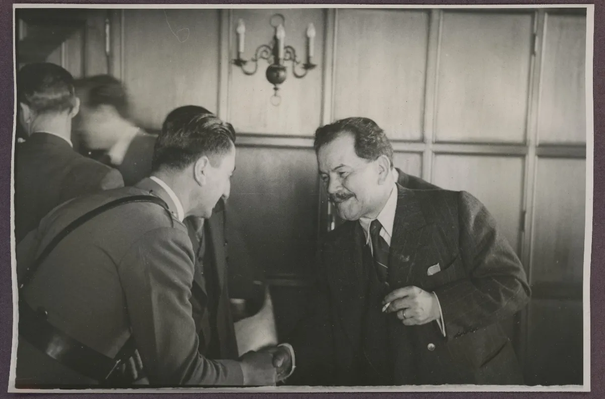 Presidente Pedro Aguirre Cerda en reunión oficial en Viña del Mar — Viña del Mar — 1940 | Chile de Ayer