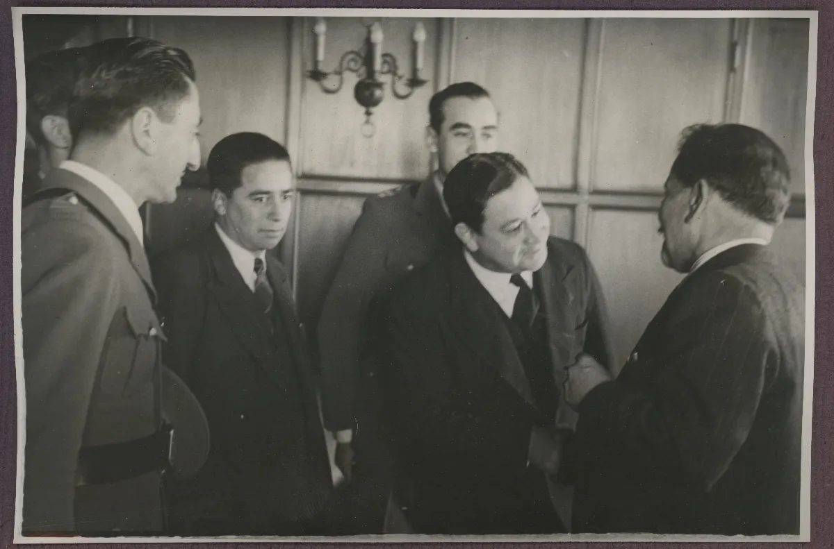 Reunión oficial en interior formal, Viña del Mar — Viña del Mar — 1940 | Chile de Ayer