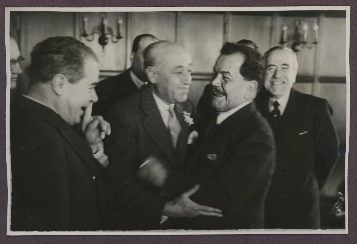 Presidente Pedro Aguirre Cerda en acto oficial con autoridades en Viña del Mar — Viña del Mar — 1940 | Chile de Ayer