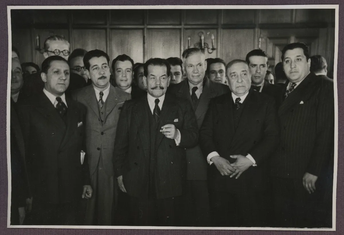 Presidente Aguirre Cerda con grupo de autoridades en acto oficial — Viña del Mar — 1940 | Chile de Ayer