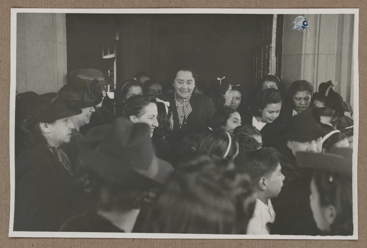 Acto oficial interior con autoridades y personalidades — Viña del Mar — 1940 | Chile de Ayer