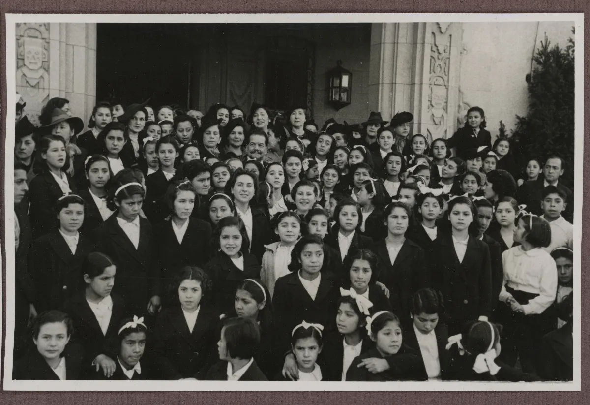 Recepción oficial de delegación femenina en Viña del Mar — Viña del Mar — 1940 | Chile de Ayer