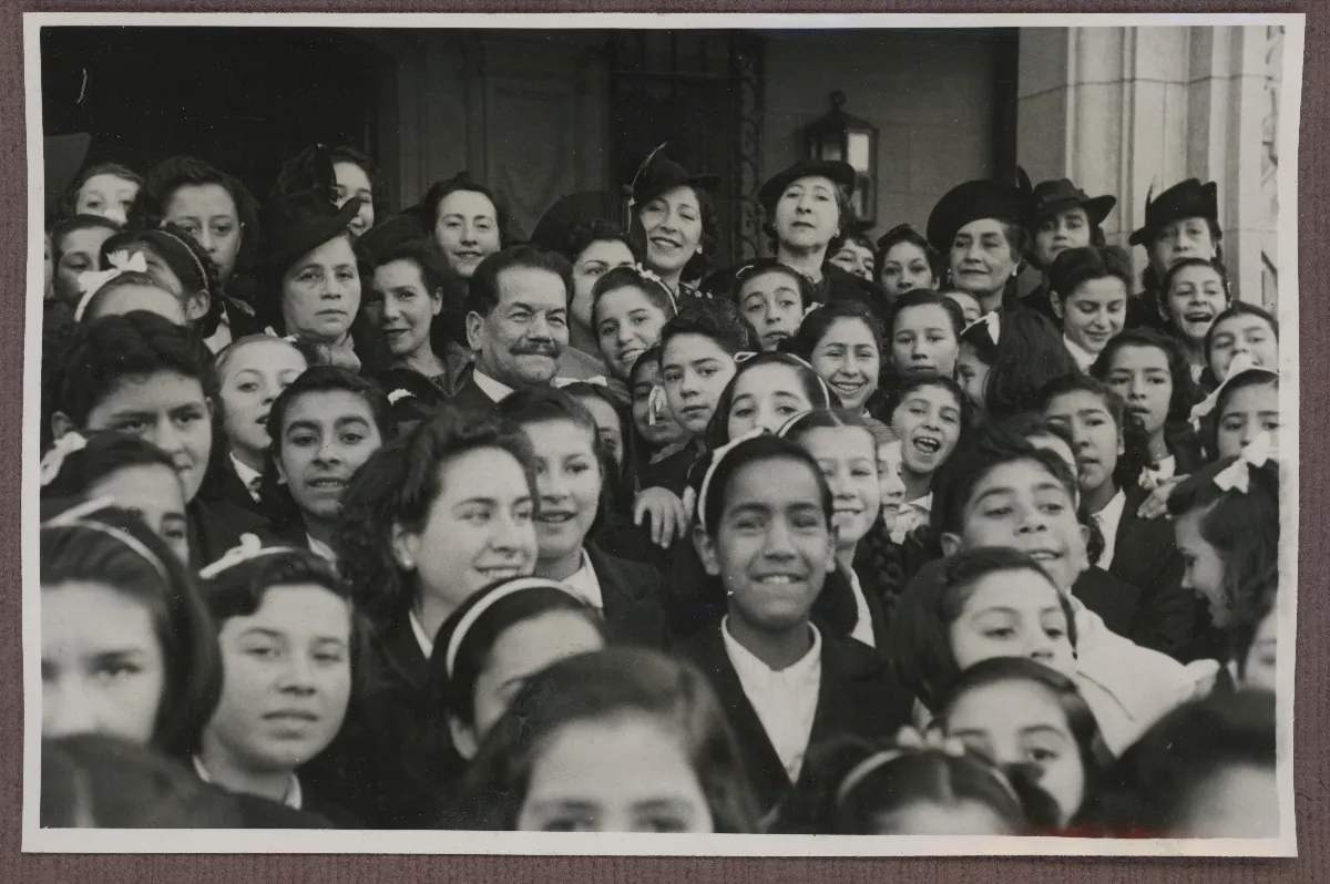 Acto oficial con delegación de autoridades y funcionarios — Viña del Mar — 1940 | Chile de Ayer