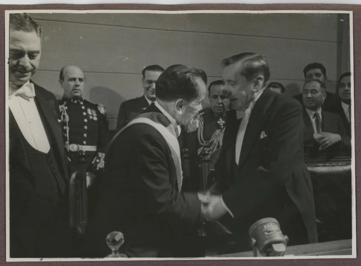 Saludo protocolar presidente entrante con presidente saliente — Santiago — 1938 | Chile de Ayer