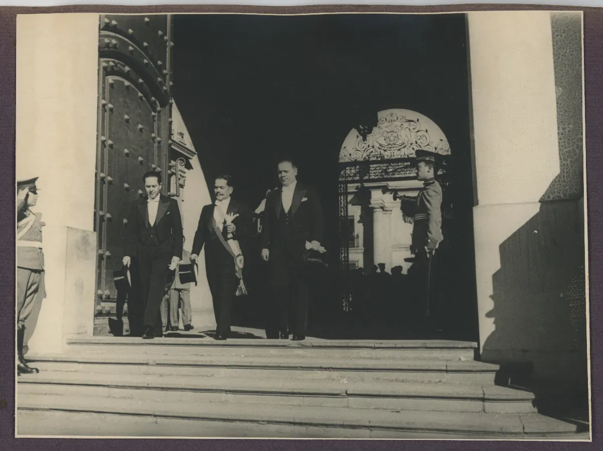 Acto presidencial en la escalinata de La Moneda — Santiago — 1938 | Chile de Ayer