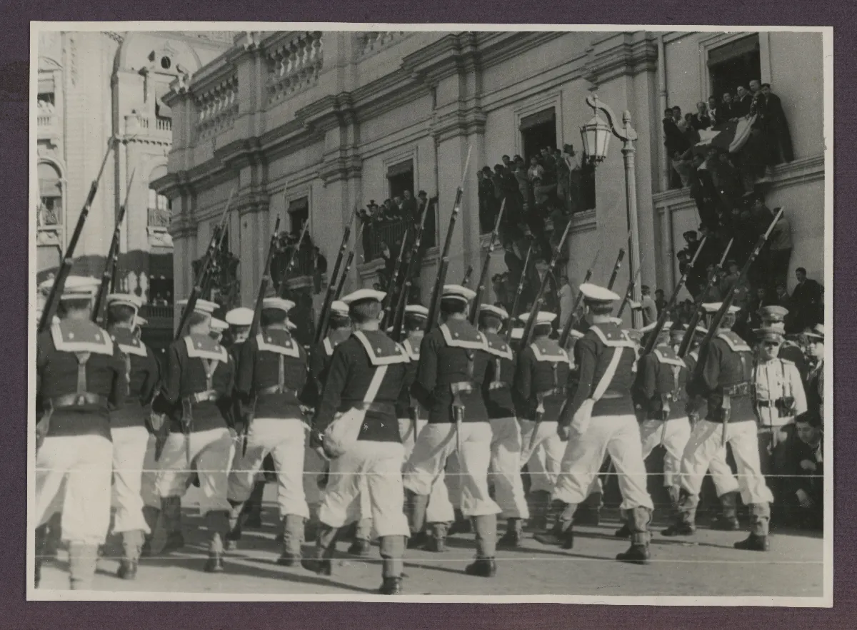 Desfile militar durante la asunción presidencial de 1938 — Santiago — 1938 | Chile de Ayer