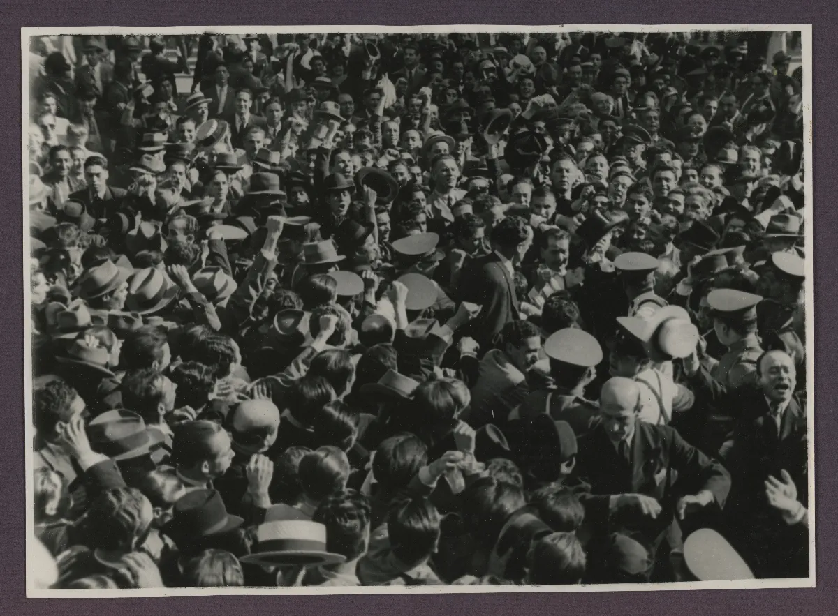 Multitud en la ceremonia de asunción presidencial de 1938 — Santiago — 1938 | Chile de Ayer