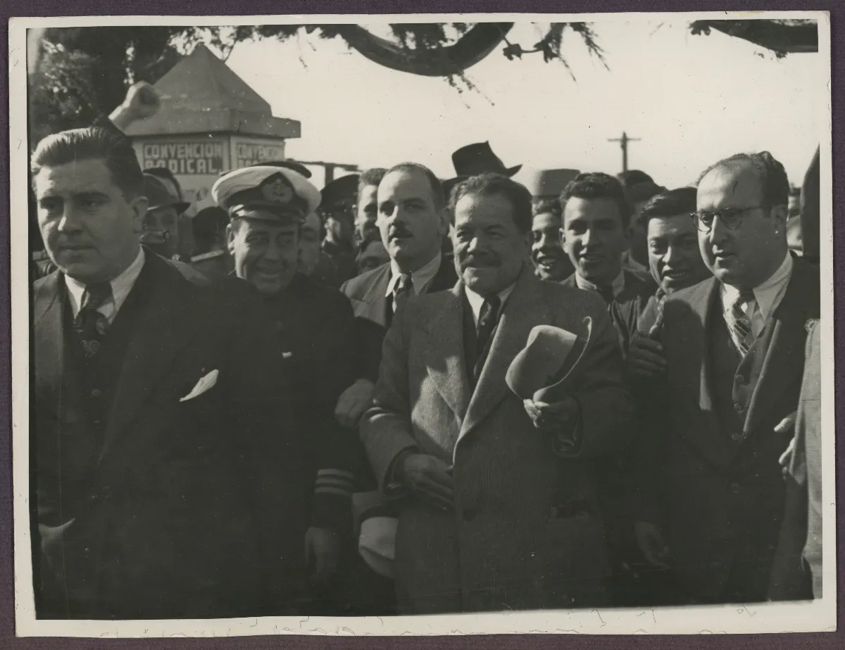 Autoridades civiles en acto conmemorativo — aprox. 1939 | Chile de Ayer