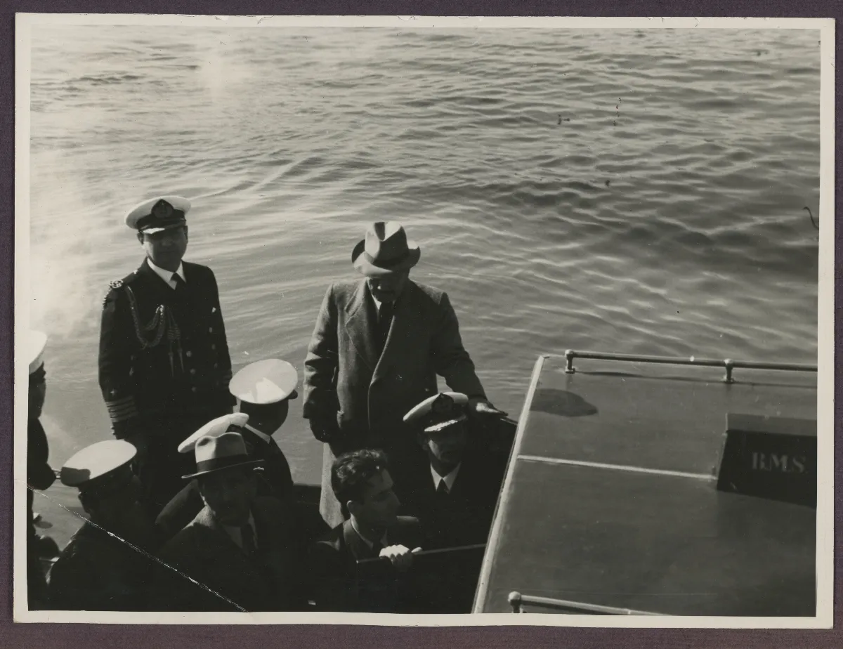 Presidente en inspección desde embarcación de línea — aprox. 1939 | Chile de Ayer