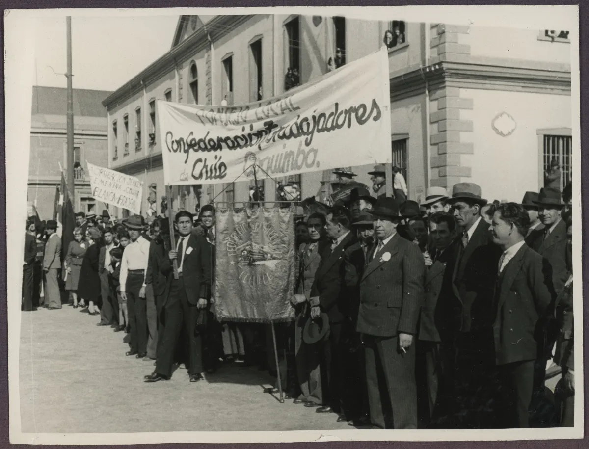 Marcha de la Confederación de Trabajadores de Chile — Coquimbo — aprox. 1939 | Chile de Ayer
