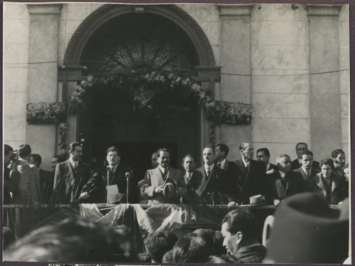 Presidente en ceremonia oficial ante autoridades civiles y militares — aprox. 1940 | Chile de Ayer