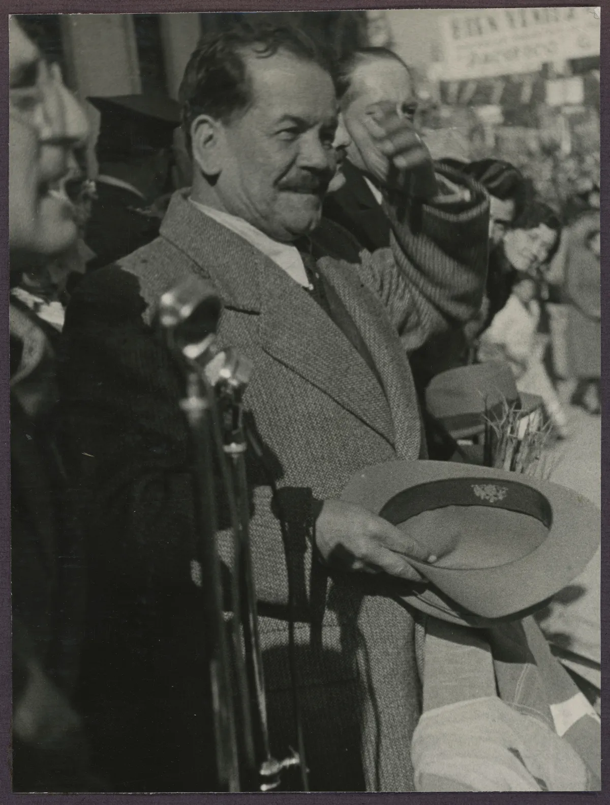 Pedro Aguirre Cerda en acto oficial de protocolo — aprox. 1939 | Chile de Ayer