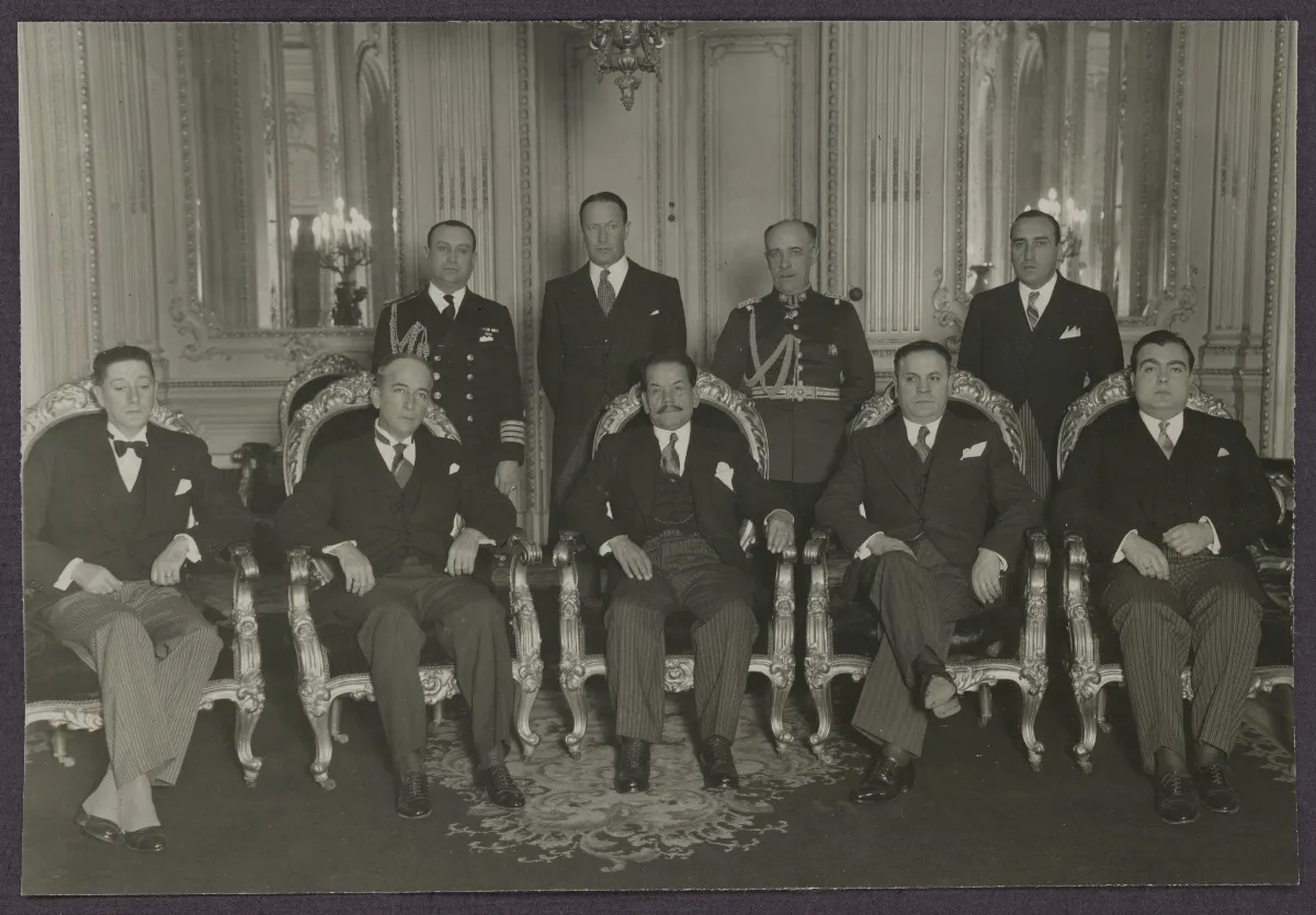 Pedro Aguirre Cerda en acto oficial con autoridades y militares — Santiago — aprox. 1940 | Chile de Ayer