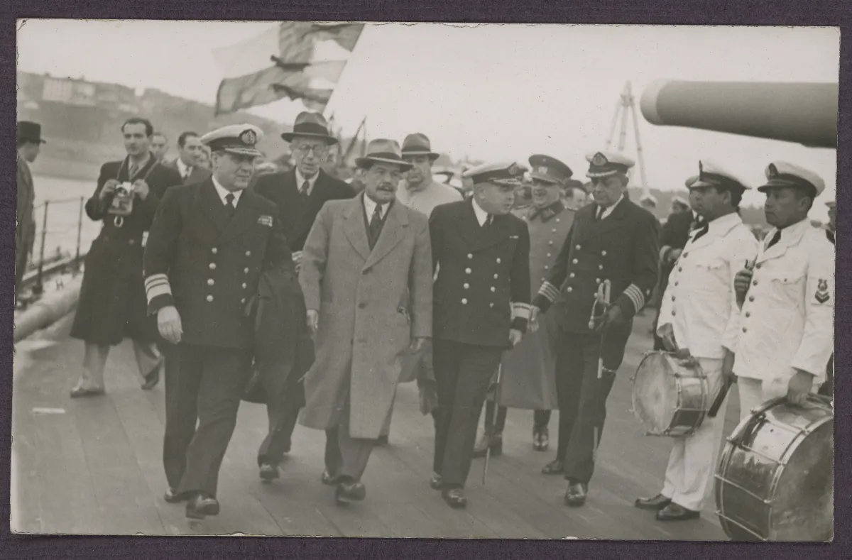 Presidente Pedro Aguirre Cerda en acto oficial naval — aprox. 1939 | Chile de Ayer