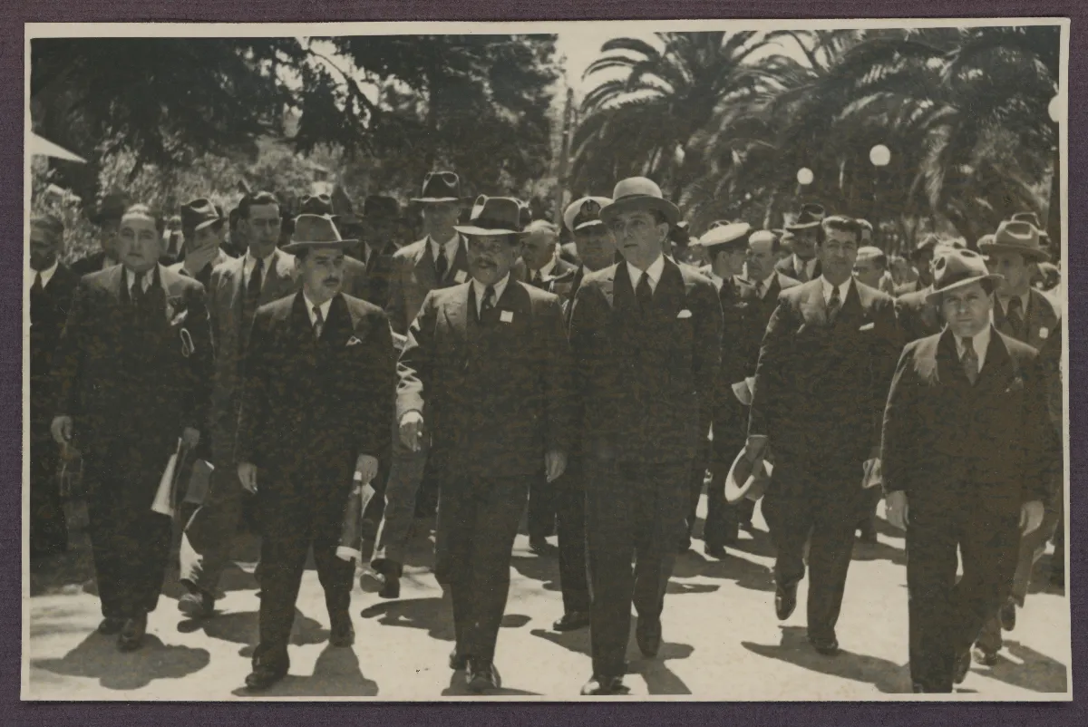 Autoridades en acto oficial con delegación presidencial — aprox. 1940 | Chile de Ayer