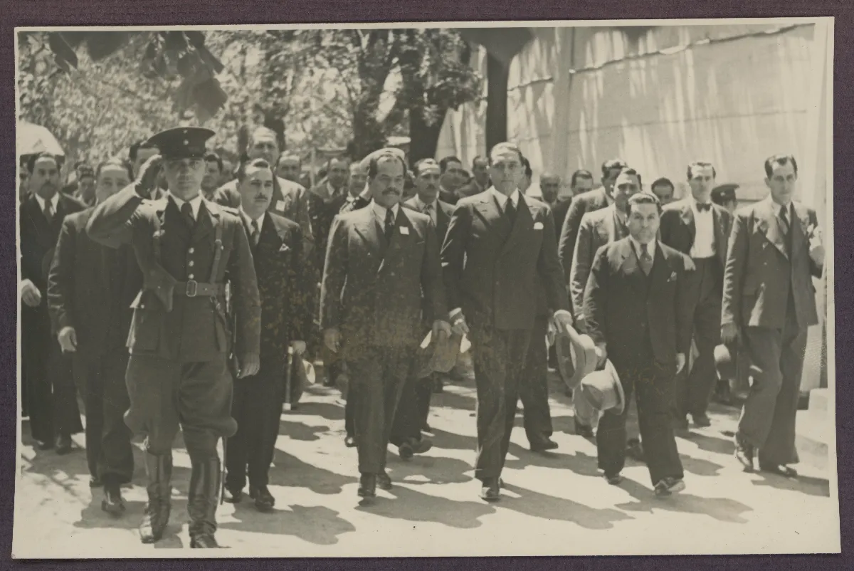 Acto oficial presidencial con autoridades militares y civiles — aprox. 1939 | Chile de Ayer