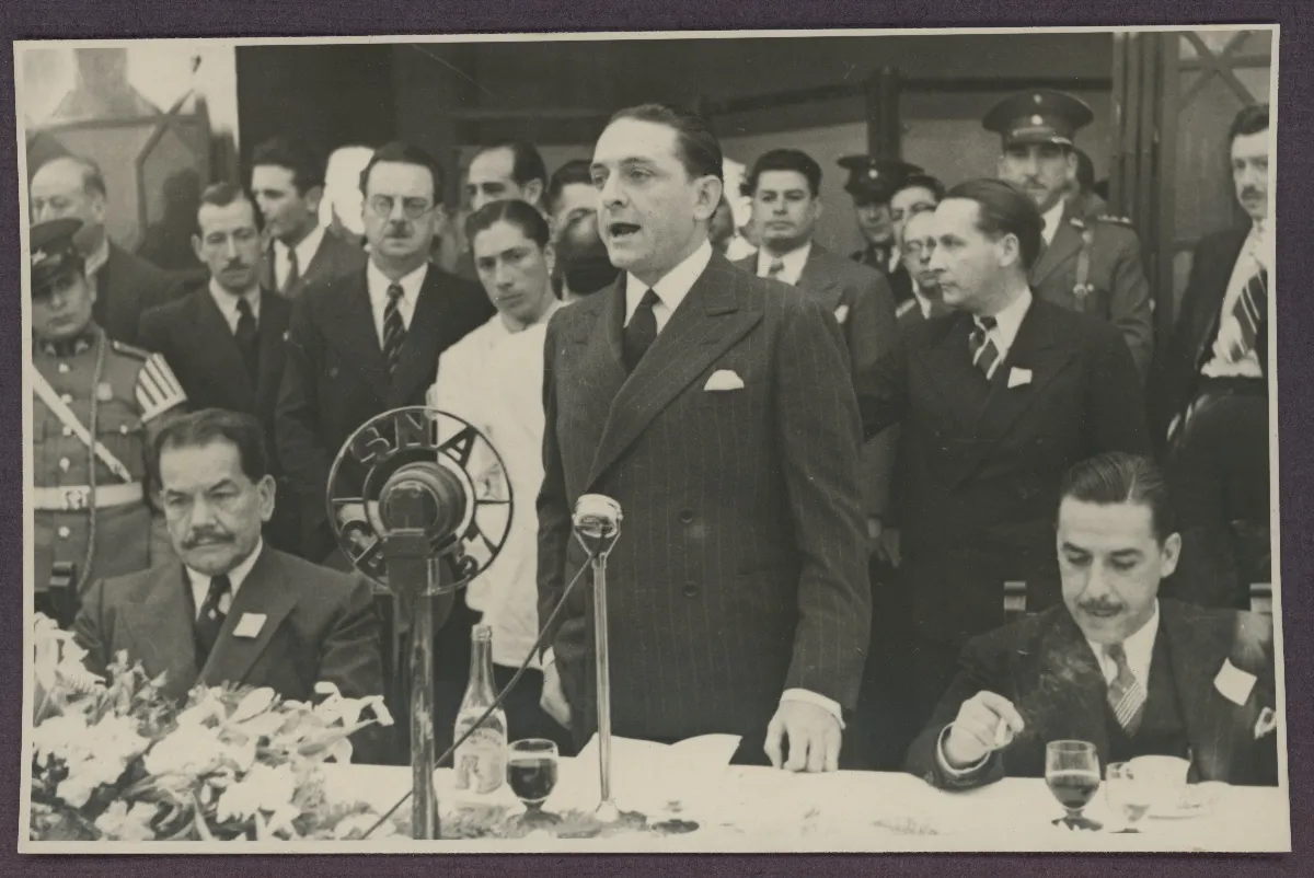 Presidente Pedro Aguirre Cerda pronuncia discurso en acto oficial — aprox. 1939 | Chile de Ayer
