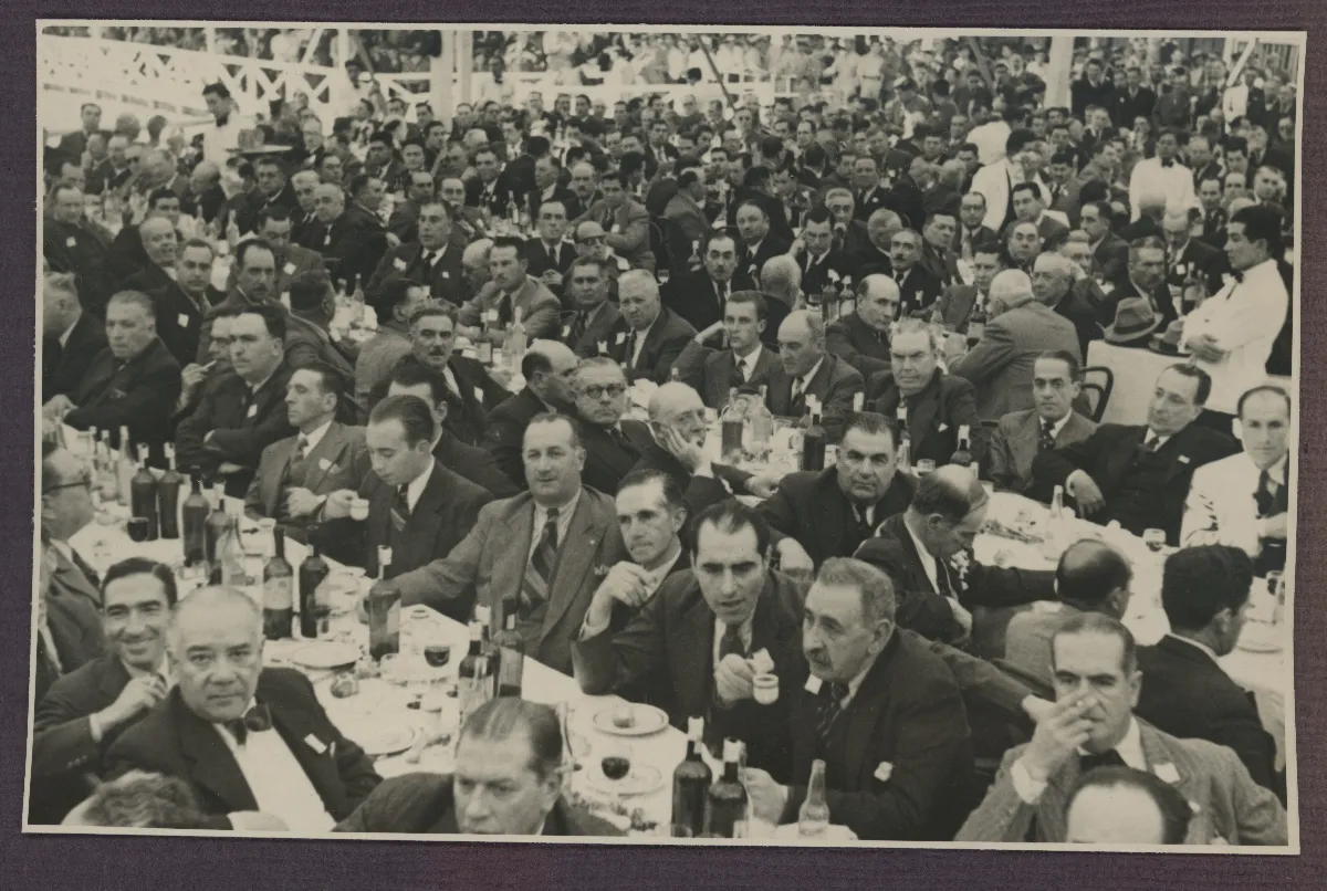 Banquete oficial con autoridades durante acto de protocolo del presidente Aguirre Cerda — aprox. 1939 | Chile de Ayer