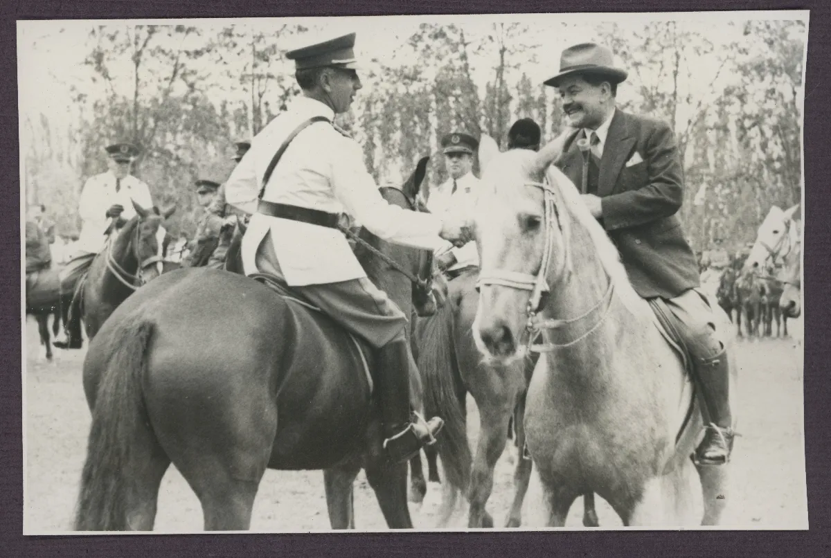 Autoridades en acto ecuestre oficial — aprox. 1939 | Chile de Ayer