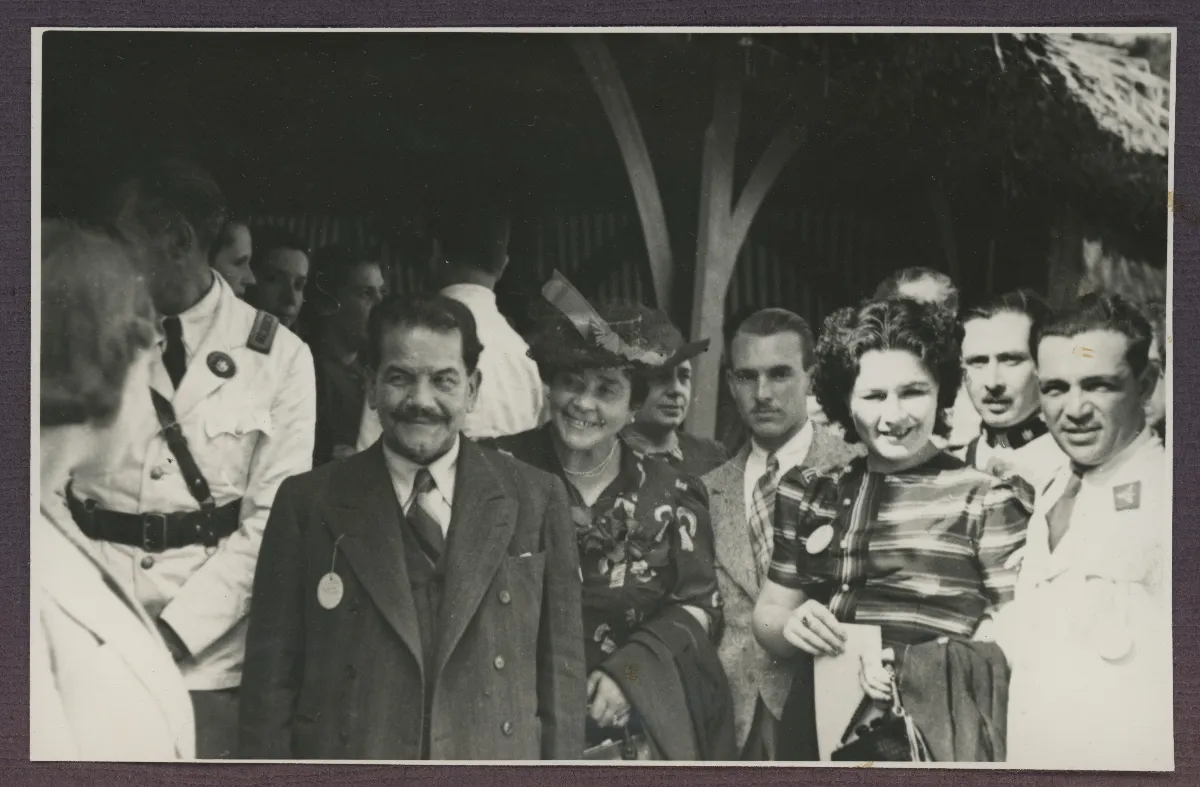 Presidente Pedro Aguirre Cerda en acto oficial con autoridades locales — aprox. 1939 | Chile de Ayer