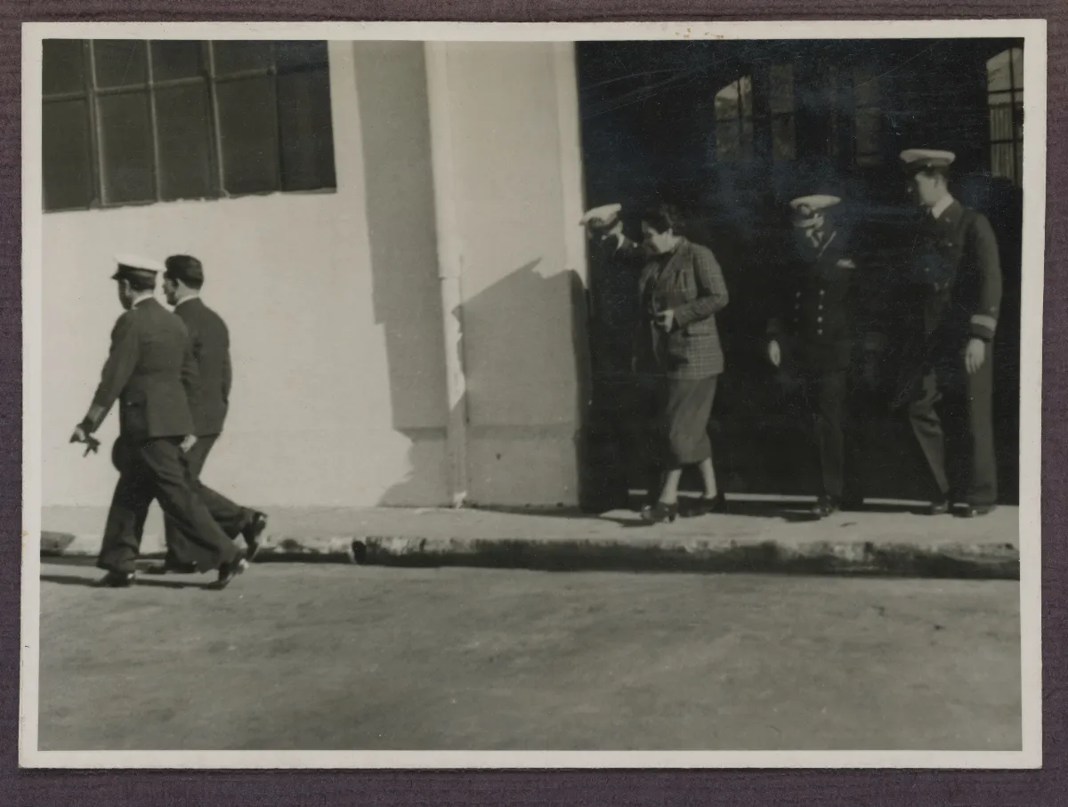 Presidente Pedro Aguirre Cerda en visita oficial a establecimiento público — aprox. 1939 | Chile de Ayer